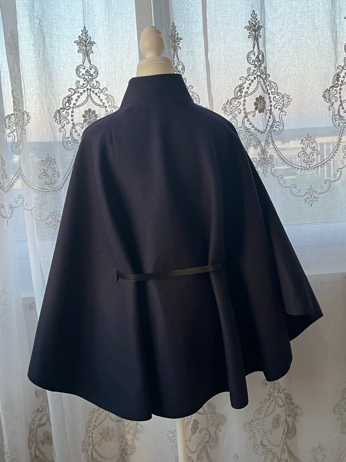 Cape Élégante Femme à Col Montant avec Ceinture